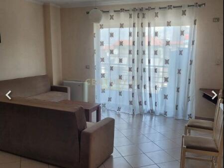 Apartament 1+1 per Shitje tek Komuna e Parisit