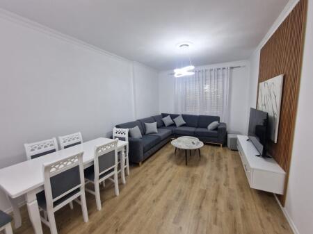 Apartament me qera Univers City
