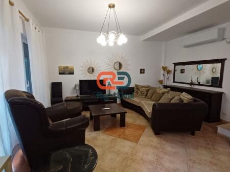 Tek Fakulteti I Inxhinierise Se Ndertimit, Jepet Me Qira Vile, Me Hapesira Te Bollshme Dhe Lokacion Ideal!!!