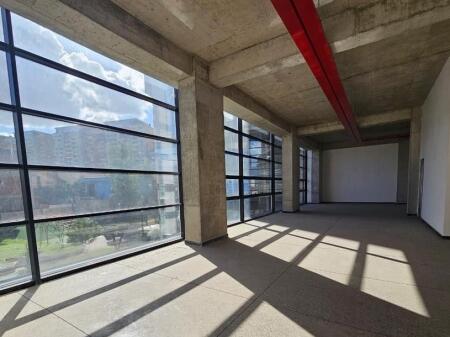 Edificio di 10 piani in affitto in Rruga e Kavajës – 4 500 m² di costruzione