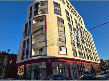 Jepet apartament 2+1 me qera tek Komuna e Parisit! 700 € /Muaj