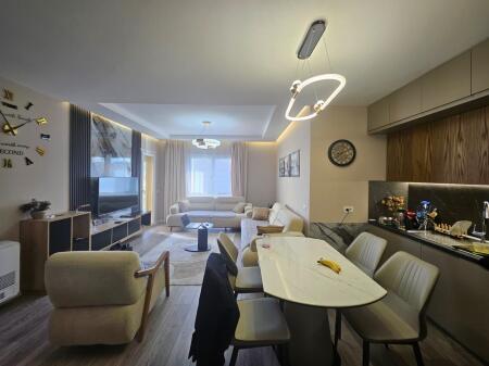 Jepet me qira super apartament 2+1 te Ish-Shqiponja!