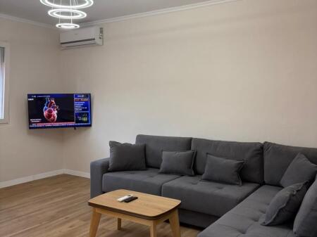 APARTAMENT 1+1 I RINOVUAR TOTALISHT – GATI PËR BANIM – MUNDËSI BLERJE ME KREDI