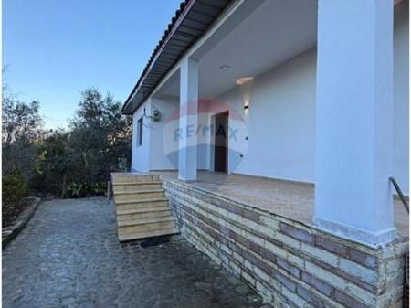 Shitet Shtëpi Private – Petrelë, Tiranë