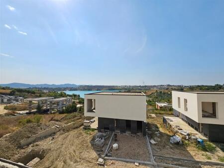 Apartment 2+1+2 for Sale – Farka Lake!