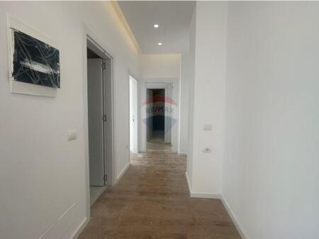 Apartment 2+1+2 for sale on Barricades Street!