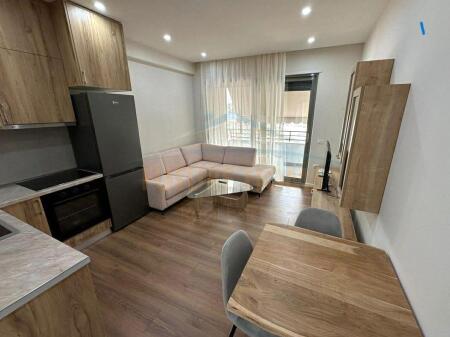 Apartament 1+1+Post Parkimi, per Qera, Pazari i Ri, Tirane