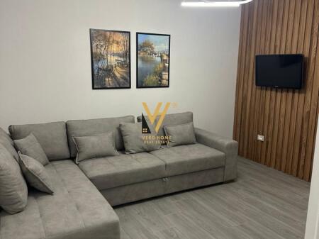 JEPET APARTAMENT 1+1 ME QERA TE SHKOLLA E KUQE 570 EURO