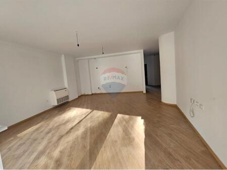 Ufficio in affitto vicino allo stadio Air Albania!