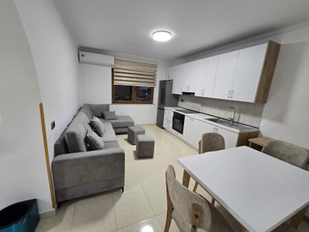 Ish Stacioni i Trenit, Apartament 1+1 Per Qira