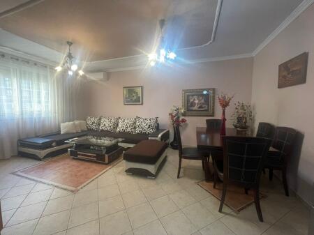 🏢Selvia, Via Isa Boletini, appartamento arredato 2+1 in affitto. 75.000 Leke      