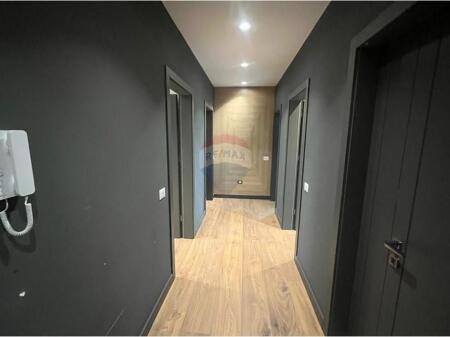 Shitet apartament 2+1+2 tek Liqeni i Thate !