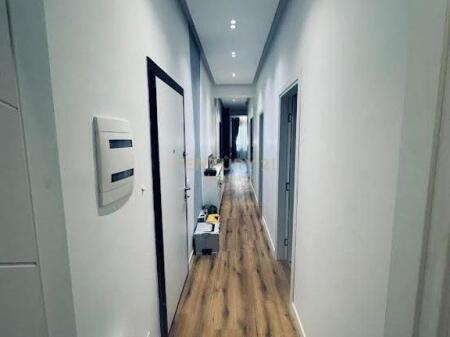 Shitet Apartament 3+1 + Post Parkimi – tek Rezidenca Kodra e Diellit 2. Okazion!!