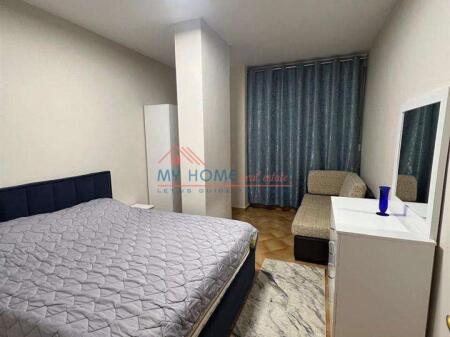 Apartament 1+1 me qera ne Bllok ne Tirane