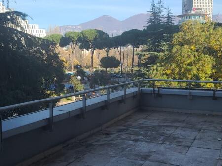 Jepet  me qera ambient  biznesi  3 +1+2  sky towers  