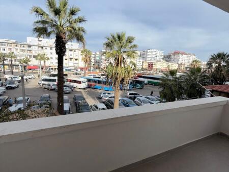 🏡 APARTAMENT ME QERA 1+1+Ballkon Jepet per Biznes 📍 Lokacioni: Stacioni Trenit Durres