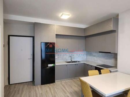 Apartament 1+1 me qera Komuna e Parisit Tirane