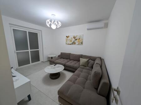 🏢A pochi minuti da Selvise, Via Siri Kodra, si affitta appartamento 2+1 arredato. 65.000 Leke