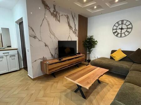 🏡 Jepet me qera apartmenti 2+1 ne Qender