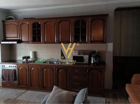 JEPET APARTAMENT 2+1+BLK ME QERA TE ISH FUSHA AVIACIONIT 700 EURO