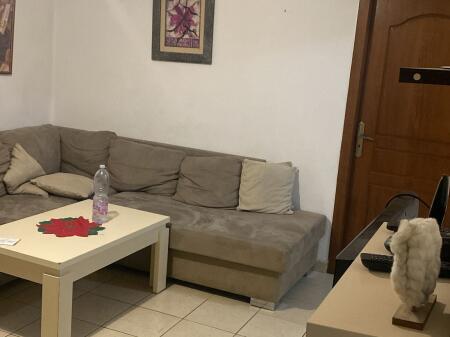 Apartament 1+1  per qira, prane shkolles, Bajram Curri