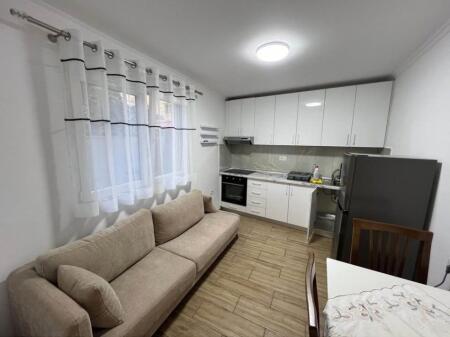 APARTAMENT ME QERA 1+1 RRUGA E BARRIKADAVE 55.000 LEKE