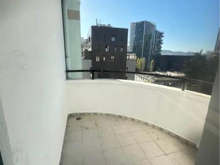 Apartament 2+1, Rruga e Elbasanit!