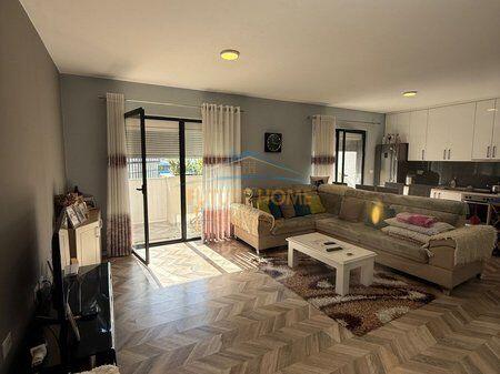 Shitet, Apartament 2+1, Rruga 5 Maji, Tiranë.