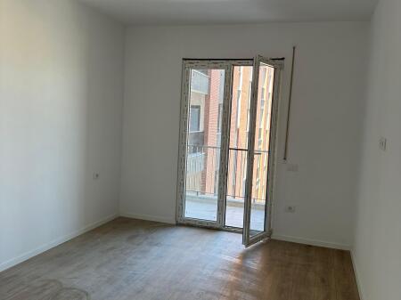 Shitet apartament 1+1 ne Kamez