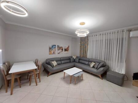 Apartament 1+1, Astir!