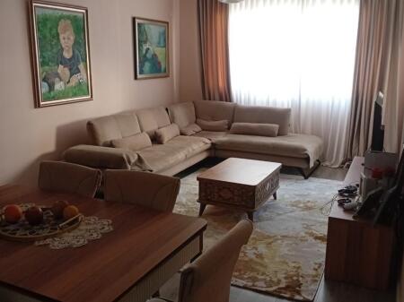 Shitet apartament 2+1 tek Vila L