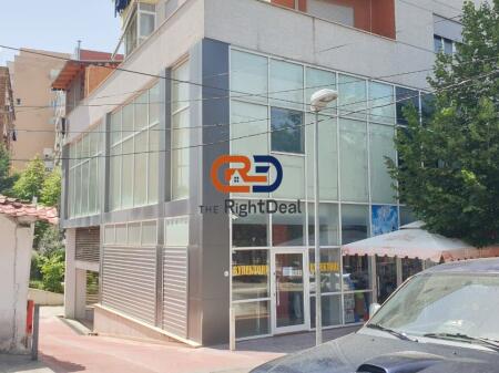 Vicino al Nuovo Maternità, Spazio Commerciale Adatto per Clinica Medica in Vendita