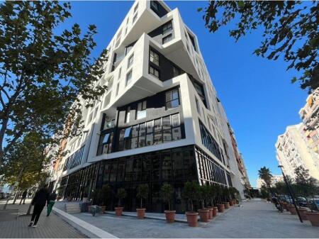 Premises for rent by the road in the Astrit area.