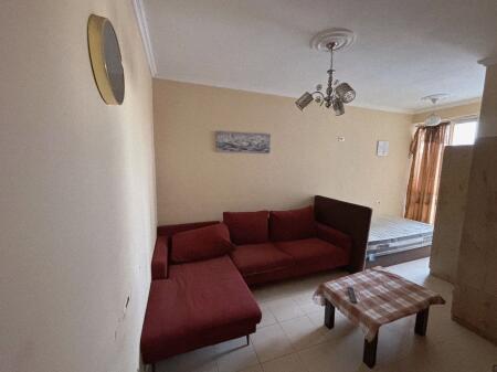 Gazonier me Qera ne Misto Mame