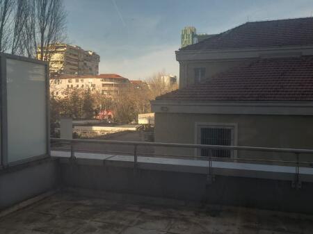 Affittasi locale commerciale 3+1+2 + 28 m2 veranda (Sky towers)
