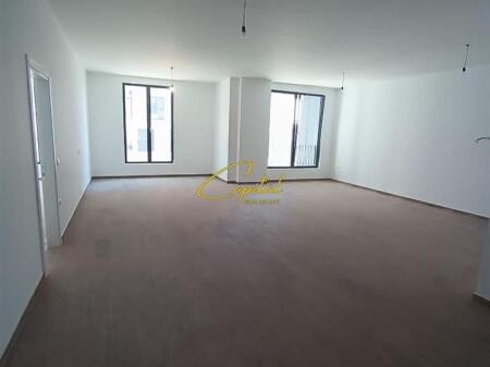 ZYRE ME QERA 140 M2 XHAMLLIKU 95.000 LEKE