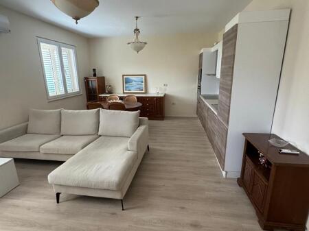 Jepet apartament 1+1 Rruga e Gjin Bue Shpata Stadiumi Dinamo!
