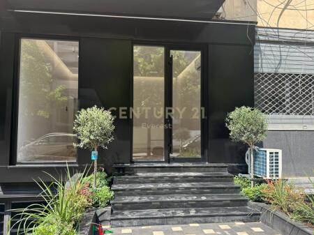 AMBIENT KOMERCIAL ME QIRA , SQUARE 21