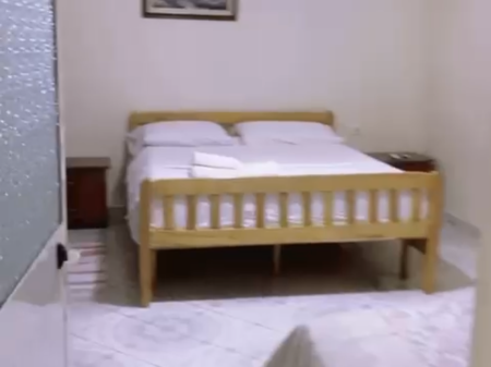 Shtepi 2+1, Mine Peza!