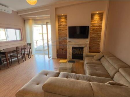 Shitet apartament 2+1+2 Liqeni i Thate