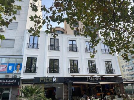 Ofrohet me qera ambjent biznesi Kati 1, 200 m² 1.700 €