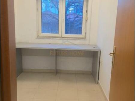 Unità commerciale in affitto nel centro di Tirana