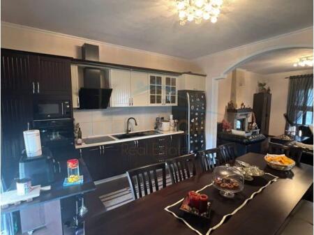 Vilë, per shitje ne Vaqarr