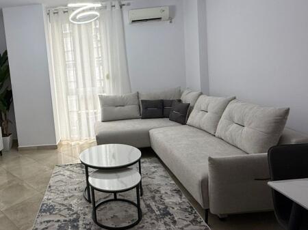 Jepet Shtepi  me qera,    ne Pallat i Ri 2+1   ID   13939     