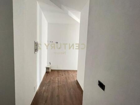 VENDESI APPARTAMENTO 2+1+2, PORTA TIRANA NUOVA.