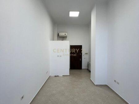 Ambient per Zyra me Qira, perballe Toptanit