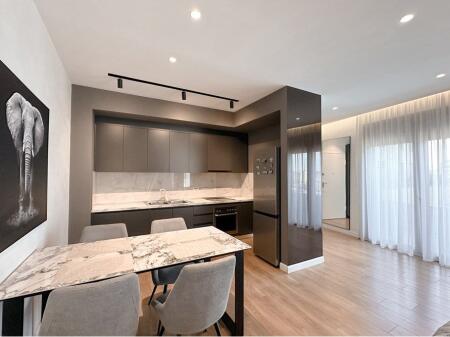 Duplex per qira , afer qendres