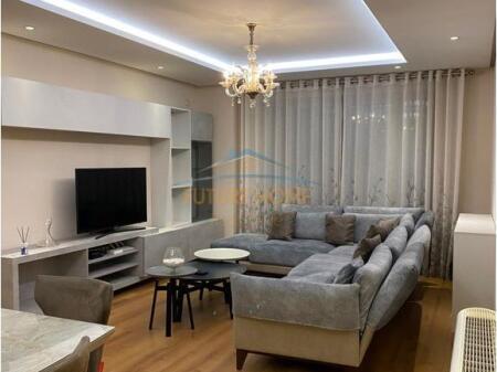 Affitto, Appartamento 3+1+2+Posto auto, Kinostudio, Tirana.