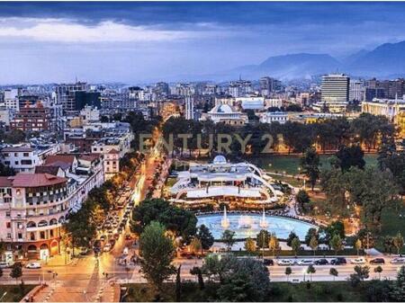 AMBIENT KOMERCIAL ME QIRA NE BLLOK!