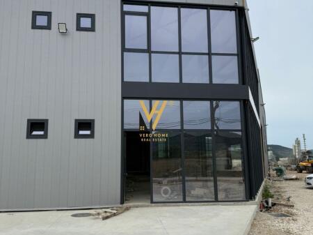 AFFITTASI CAPANNONE 4.900 M2 A VAQARR 400.000 LEKE